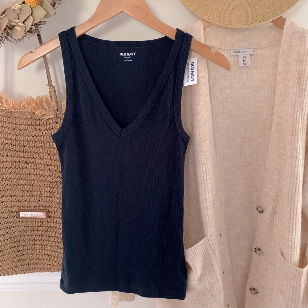 Old Navy Ribbed Tank Top - Picture 3 of 7